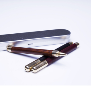 <span class=keywords><strong>Penna</strong></span> <span class=keywords><strong>a</strong></span> <span class=keywords><strong>sfera</strong></span> in <span class=keywords><strong>legno</strong></span> lavorata in ottone con tornitura in metallo CNC ad alta precisione - Product Image 4