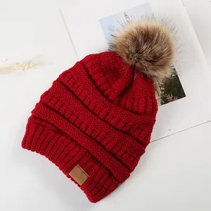 Offre Spéciale Logo personnalisé tricoté bonnet chapeaux bonnet d'hiver avec pompon