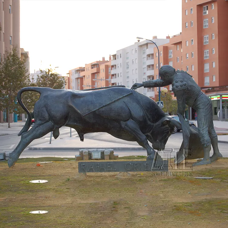 Trang Trí ngoài trời Tây Ban Nha Kích Thước Cuộc Sống Vỏ Bronze Bull Chiến Đấu Điêu Khắc