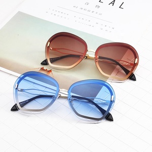 แว่นกันแดดทรงใหญ่ไร้กรอบ รุ่น 11232 Superhot Eyewear แฟชั่นปี 2019 สำหรับผู้หญิง - Product Image 6