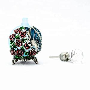 25ml Vintage Métal Papillon Bouteille De Parfum <span class=keywords><strong>Vide</strong></span> <span class=keywords><strong>Poche</strong></span> En Verre Essentiel Rechargeable Huile De Table Bouteilles Décoration De La Maison Gift59049 - Product Image 2