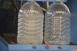 กึ่งอัตโนมัติ6L น้ำแร่ขวด PET เป่าเครื่องปั้น - Product Image 3
