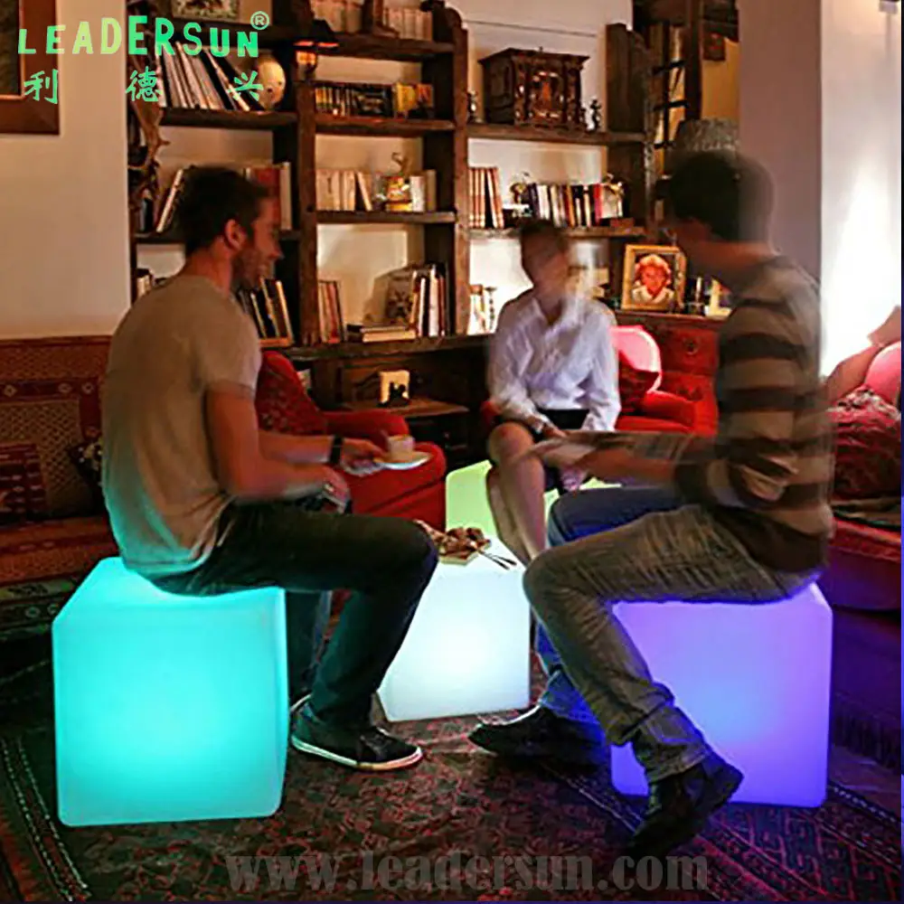 ذكي للماء 16 لون تغيير PE إضاءة بلاستيكية مقعد على شكل مكعب مزود بمصباح LED