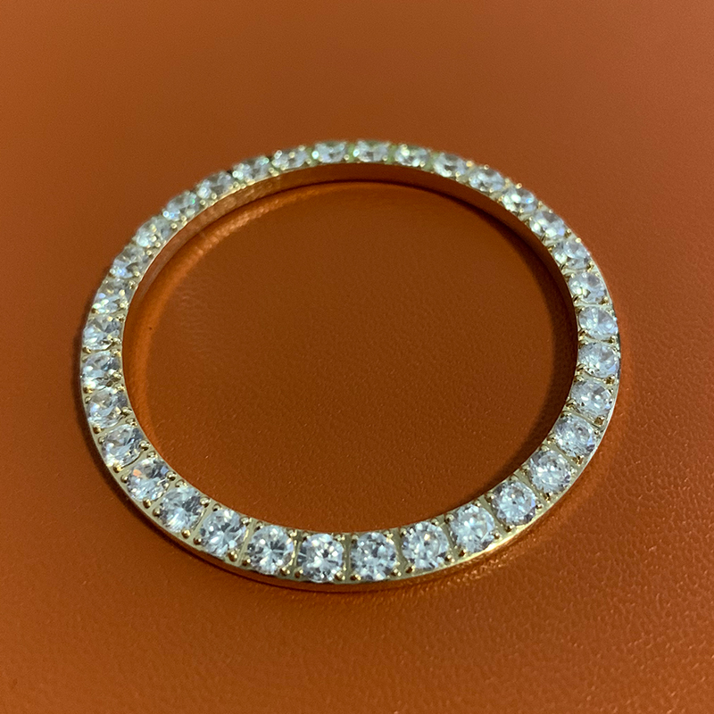 Изготовленный На Заказ часы производитель прицепов и запасных частей и гравировкой золотом 18 карат, ободок вставки с настоящими бриллиантами для часов