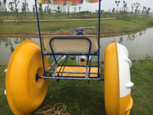 CE <span class=keywords><strong>3</strong></span> 대형 바퀴 수상 페달 보트 삼륜 수상 자전거 판매 - Product Image 4