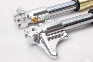 Forcelle Anteriori <span class=keywords><strong>a</strong></span> Steli Rovesciati di Qualità per Pit Bike con Piastre Lavorate <span class=keywords><strong>a</strong></span> CNC Regolabili - Product Image 4