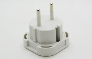 Reino Unido 3 pines con obturador de seguridad a enchufe Adaptador europeo de 4,0mm - Product Image 2