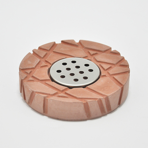 Ensemble d'accessoires de salle de bain en ciment rouge contemporain 2016 - Product Image 4