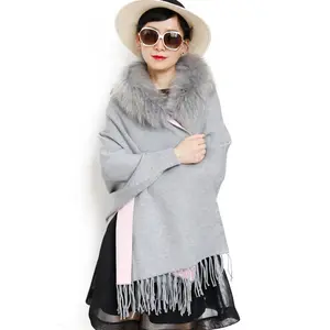 Großhandel klassischen Stil Winter lang zwei Farben Seiten Damen Pelz Achsel zucken mit Waschbär Kragen
