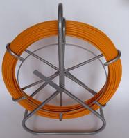 Dispositif de filetage de câble en fibre de verre, tige de poussée et de traction en fibre de verre