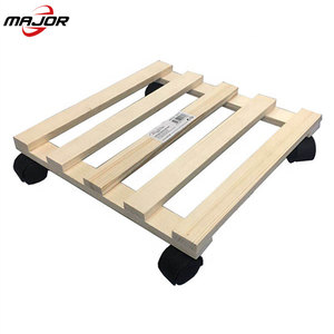 Flor de madera plataforma de transporte <span class=keywords><strong>dolly</strong></span> en el jardín a la mano para carro