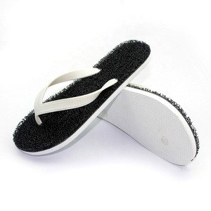 Commercio all'ingrosso oem divertente pvc Massaggio di gomma nero noodle flop di vibrazione della spiaggia spugna, della novità bianco erba noddle pantofole per unisex - Product Image 3