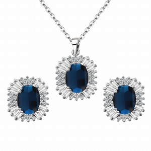 Juego de Joyería de Platino 18KRGP con Circonita Cúbica Austriaca y Cristal CZ, Collar con Colgante, Aretes y Pendientes - Product Image 1