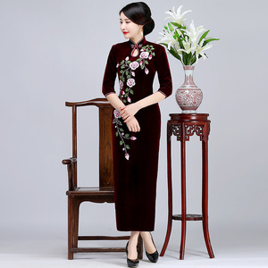 Robe de banquet brodée à la main pour femmes, de haute qualité, style traditionnel chinois, coupe ajustée, robe élégante pour dames - Product Image 5