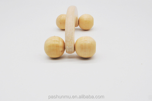 Masajeador muscular portátil de 4 bolas de madera de mano para relajación corporal para uso en movimiento - Product Image 4