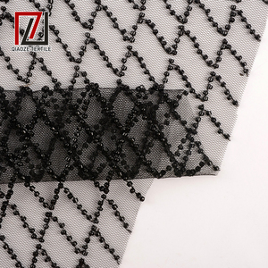 Vente en gros de tissu en dentelle noire à motif diamant de qualité français <span class=keywords><strong>maille</strong></span> tricotée à trame perlée pour robes de mariée Style à carreaux non tissé - Product Image 4