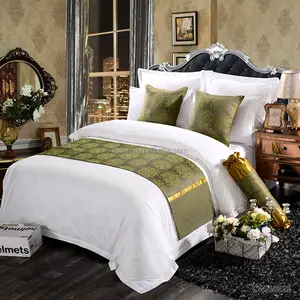 Townzi Nieuwe Collectie Guangzhou Gouden Rand Klassieke Queen Size Luxe Bed Runner Kussens Decoratieve Hotel Bed Runner