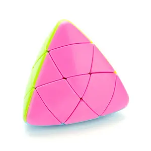 彩色 3 层粽子设计塑料三角立方体为儿童玩