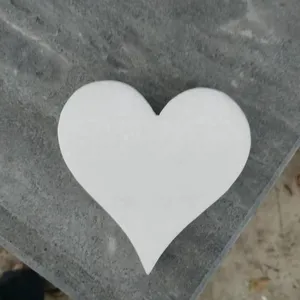 ديكور على شكل قلب من الرخام الأبيض, ديكور على شكل قلب بمقاس 10 × 10 سنتيمتر
