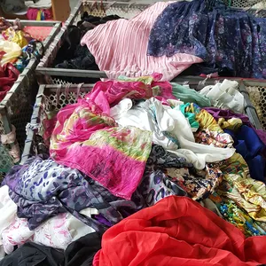 China fábrica venda roupas usadas em massa 100 kg por bala segunda mão roupas de verão