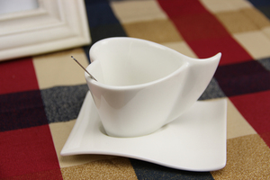 Nuevo diseño italiano en forma de corazón blanco al por mayor taza de café de cerámica para promocional - Product Image 3