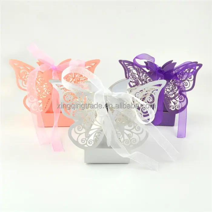 キャンディーボックスウェディングギフトバッグ紙結婚式のベビーシャワーの誕生日のための蝶の装飾ゲストはイベントパーティー用品を支持します