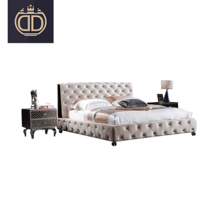 Post-moderne chambre ivoire tissu double lit king size capitonné de velours capitonnés lit - Product Image 1