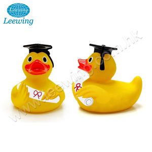 Canard de graduation en plastique PVC vinyle pour étudiants, cadeau de graduation ODM OEM - Product Image 2