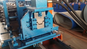 Oméga profil goujon rouleau din rail formant la machine - Product Image 4