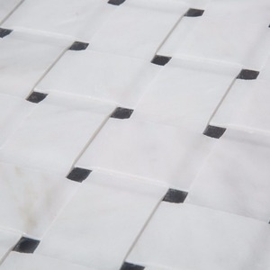 Mosaico de Mármol Blanco Carrara 3D con Diseño de Cesta y Puntos Negros de Nero Marquina - Product Image 5