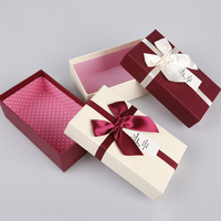 Boîte à fleurs créative avec ruban arc-en-ciel, coffret cadeau en carton