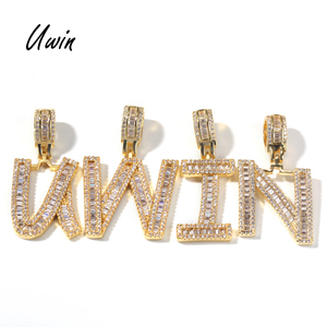 Ciondolo UWIN con Lettere Iniziali in Stile <span class=keywords><strong>Old</strong></span> English con Zirconi, Charm Personalizzato con Nome, Gioielli - Product Image 1