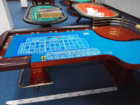 Moderner Luxus 32'' Roulette-Tisch mit Roter Anzeigebox Edelstahl-Zaun Europäisches Muster Hochwertige Roulette-Räder für Glücksspiel