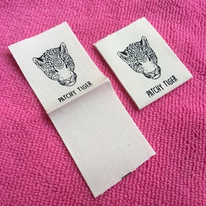 Etiquetas de Algodón Natural Ecológicas con Pliegue Central, Etiquetas de Algodón Impresas con Pliegue en Bucle para Coser - Product Image 1