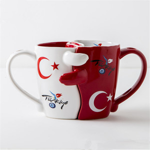 नवीनता चीनी मिट्टी वेलेंटाइन गले युगल मग, हाथ से बने युगल के लिए कॉफी मग उपहार मग - Product Image 1