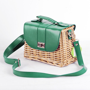 OEM ODM Lady's Woven Rattan Bag Estilo natural hecho a mano con forro <span class=keywords><strong>de</strong></span> lino Decoración <span class=keywords><strong>de</strong></span> remache y correa <span class=keywords><strong>de</strong></span> <span class=keywords><strong>cuero</strong></span> para el hombro - Product Image 6