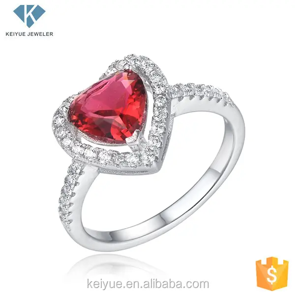Женское кольцо из серебра 925 пробы с крупным красным полусердцем