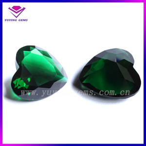 venta caliente en forma de corazón de color verde esmeralda suelta falsos sintéticas de piedras preciosas - Product Image 1