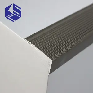 उच्च गुणवत्ता vinyl फर्श सिरेमिक टाइल धातु कांस्य सीढ़ी नाउज़िंग