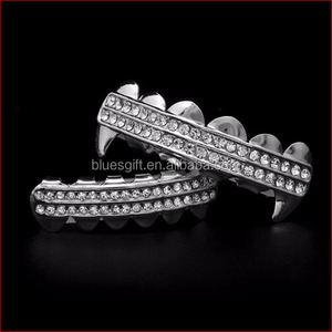 Blues Hip Hop Bling Bling Fang Dents Grillz En Gros Or Argent Plein <span class=keywords><strong>Diamant</strong></span> Vampire Dents Grillz pour Femmes Bijoux - Product Image 4