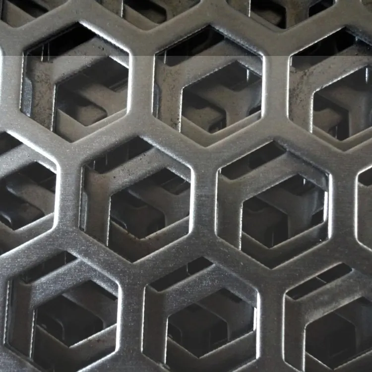 Aangepaste Roestvrij staal of Aluminium decoratieve Geponst Gat geperforeerde metalen gaas vel voor bekleding en plafond panelen