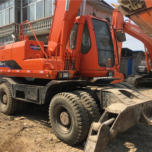 Used Doosan excavator 210W-7 secondhand wheel excavator in working condition