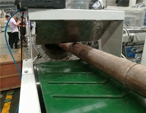 Machine de revêtement plastique pour pôles de bambou, pôle revêtus de PVC, ligne de Production - Product Image 3