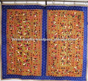 Banjara ม่านแขวนผนังลาย Kutch,แบบกระจกหายากสไตล์อินเดีย - Product Image 1