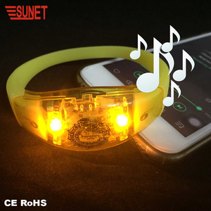SUNJET Suministro para Fiesta de Año Nuevo Pulsera LED Personalizada que Brilla y Cambia en 6 Colores Activada por Sonido - Product Image 5