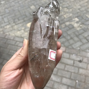 Teschi Alieni in Cristallo di Quarzo Naturale Intagliati a Mano Personalizzati, Teschi a Testa Lunga in Quarzo Fumé a Grandezza Naturale in Vendita - Product Image 6
