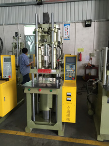 آلة حقن البلاستيك الهيدروليكية العمودية ذات الطاولة المتحركة JINTONG JTT-550D بقوة 55 طن - Product Image 5