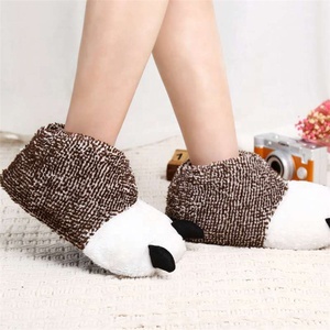 Pantuflas de Peluche Suaves para Perros de Varios Tamaños, Pantuflas de Peluche de Moda con Forma de Pata para Adultos - Product Image 2