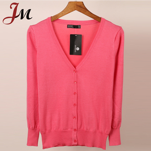 All'ingrosso Cardigan abbottonato in <span class=keywords><strong>cotone</strong></span> solido mercerizzato da donna Air-con camera indossa un Cardigan da donna con scollo a v di base sottile da 12gg - Product Image 4
