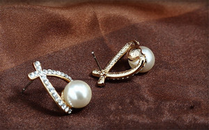 Vente flash : Boucles d'oreilles clous en cristal doré mignonnes, Brincos Perle Pendientes Bou, boucles d'oreilles en <span class=keywords><strong>perles</strong></span> pour femme - Product Image 4